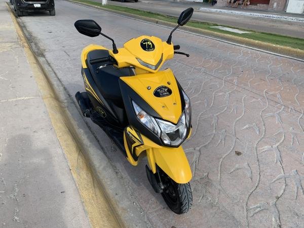 SCOOTER YELLOW